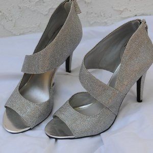 NWOT Audrey Brooke Silver Shoes